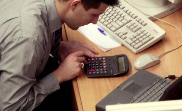 Αυτοί είναι οι νέοι φόροι – Από 100 ως 300 ευρώ επιπλέον λόγω μείωσης στο αφορολόγητο