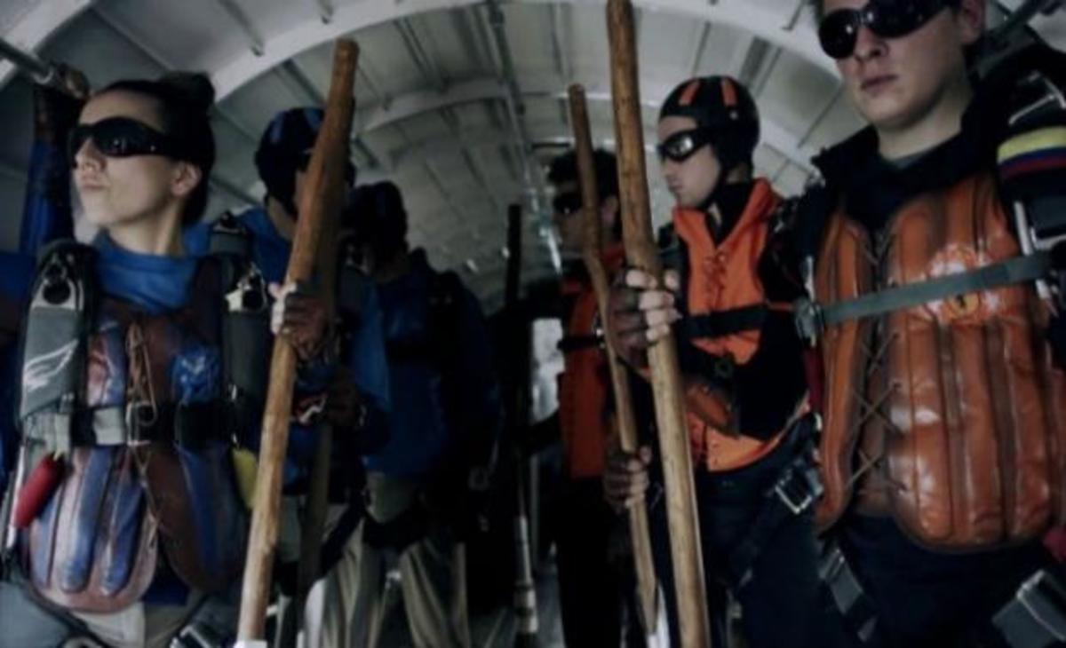 Το τερμάτισαν! Δείτε τι έκαναν έξι skydivers που λατρεύουν τις ταινίες του Χάρι Πότερ (ΒΙΝΤΕΟ)