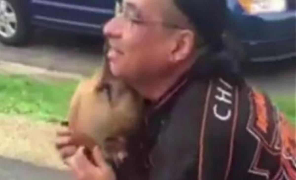 Σκύλος τρελάθηκε από τη χαρά του όταν συνάντησε ξανά το αφεντικό του (ΒΙΝΤΕΟ)