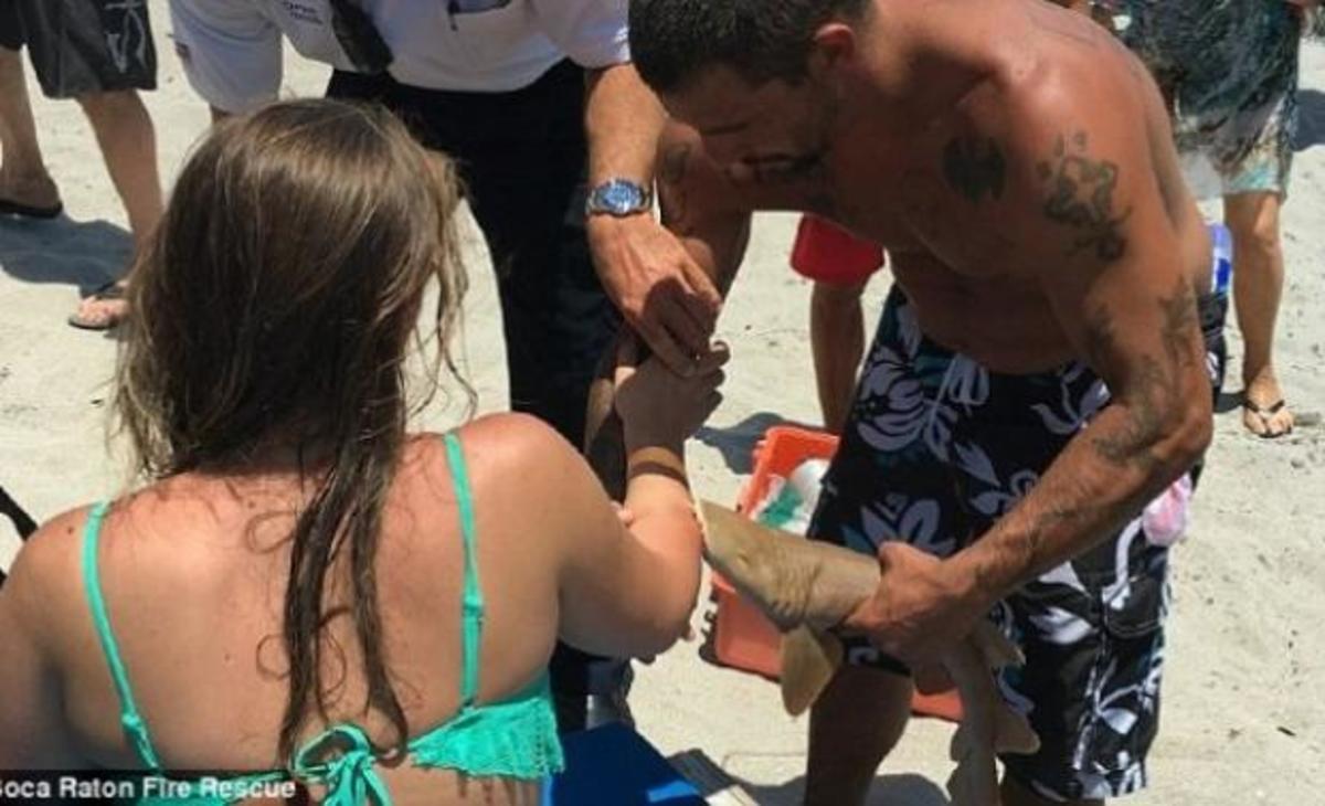 Απίστευτο! Πήγε στο νοσοκομείο με τον καρχαρία καρφωμένο στο χέρι της!