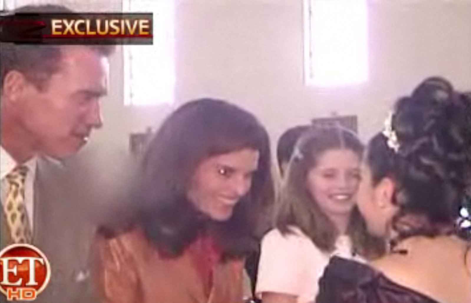 Ο Arnold Schwarzenegger σε εκδήλωση, μαζί με τη σύζυγο και… την ερωμένη του! Tο βίντεο κάνει το γύρο του κόσμου