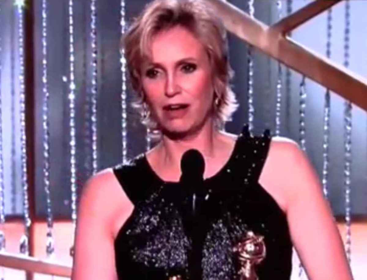 Αυτή είναι η παρουσιάστρια των φετινών EMMY