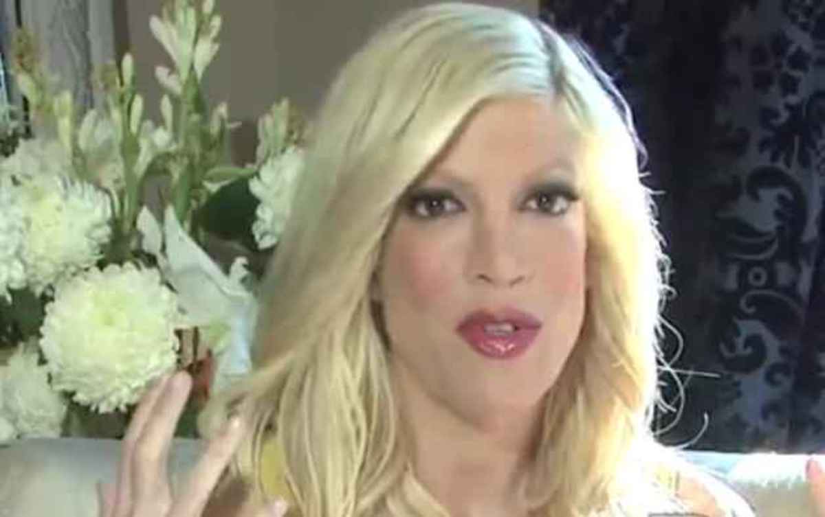 Η έγκυος Tori Spelling τράκαρε ενώ την κυνηγούσε παπαράτσι