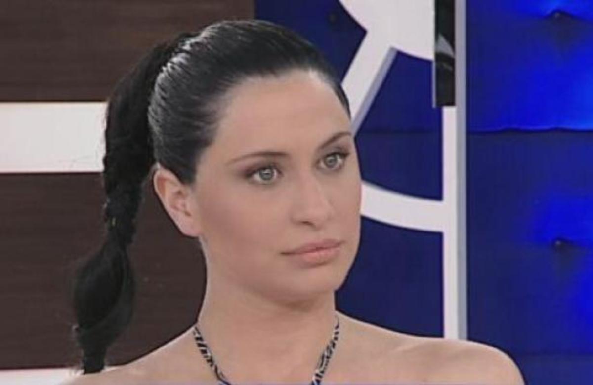 Φαίη Ζαφειράκου: Η βιολογική μου μητέρα κρύβει την ύπαρξή μου