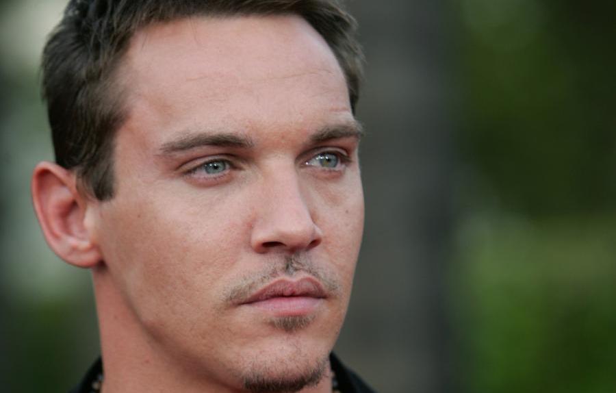 Στο νοσοκομείο μεταφέρθηκε ο Jonathan Rhys Meyers – Δημοσίευμα κάνει λόγο για απόπειρα αυτοκτονίας