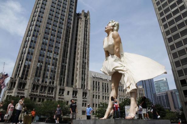 Το τεράστιο άγαλμα της Marilyn Monroe