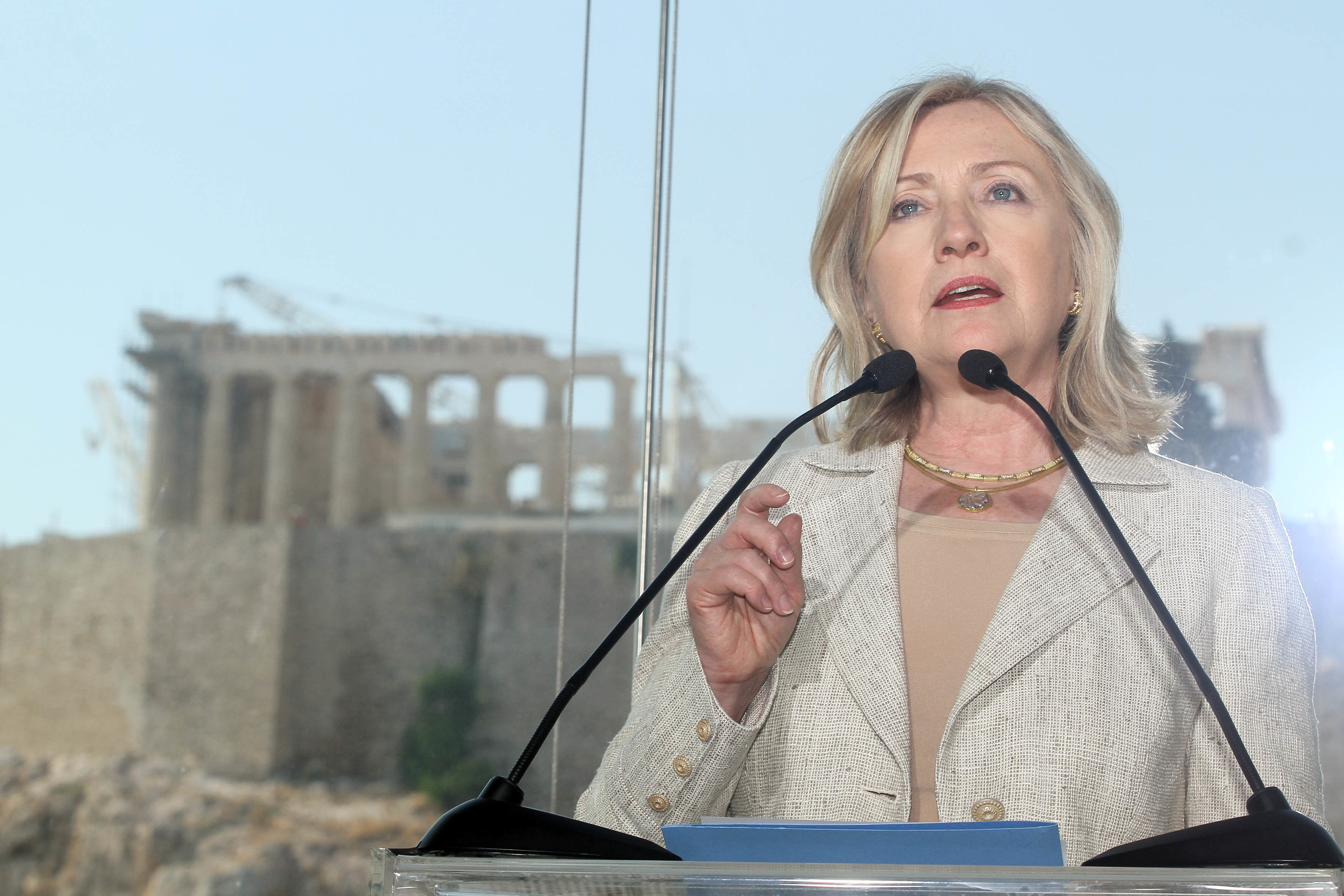 Η Χίλαρι Κλίντον στους “Νέους Φακέλους”