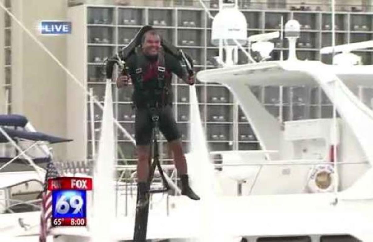 Επιχείρησε να πετάξει πάνω από τη θάλασσα, και τελικά βρέθηκε μέσα!