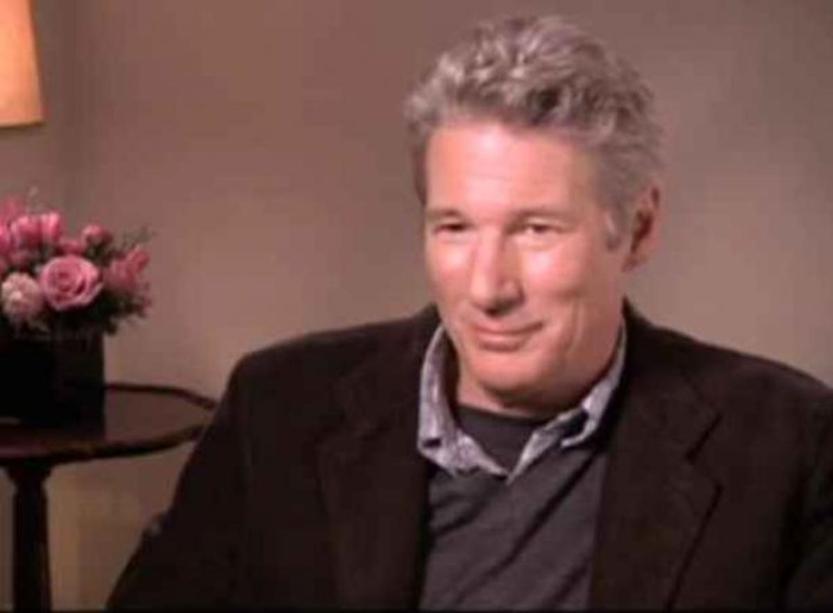 Ο Richard Gere βγάζει στο σφυρί τις κιθάρες του