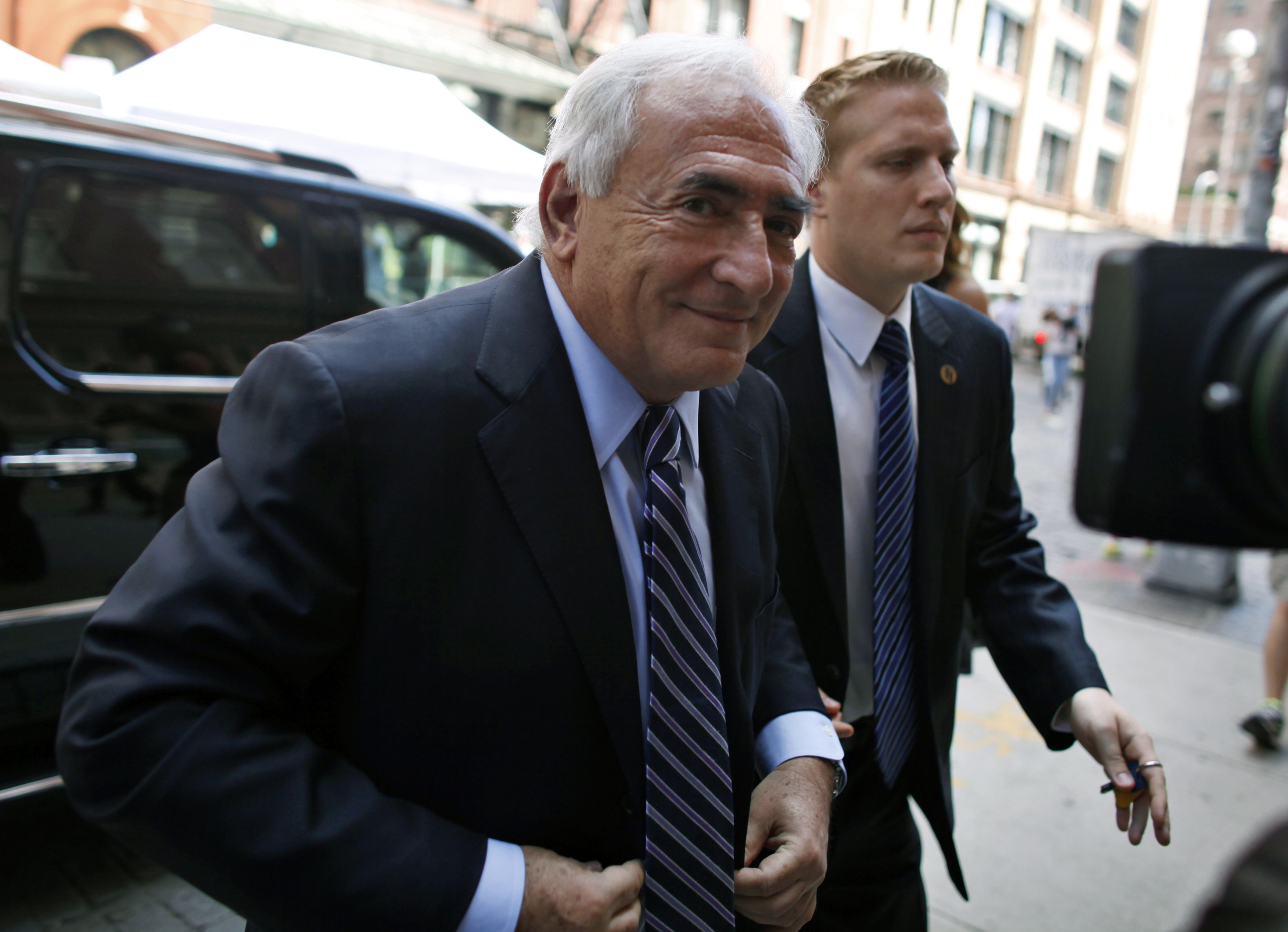 Ελεύθερος ο Στρος Καν – Αποσύρθηκαν οι κατηγορίες