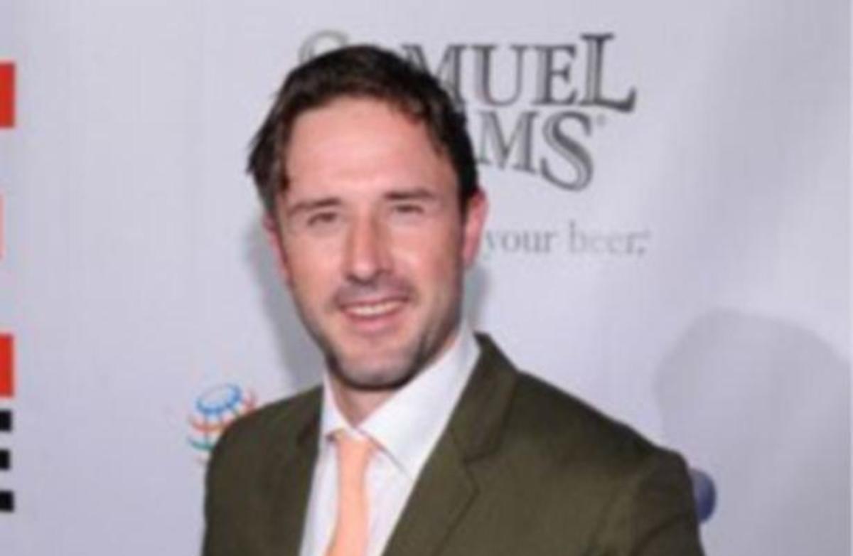 Τι τρόπο βρήκε ο Arquette να τονώσει την καριέρα του;