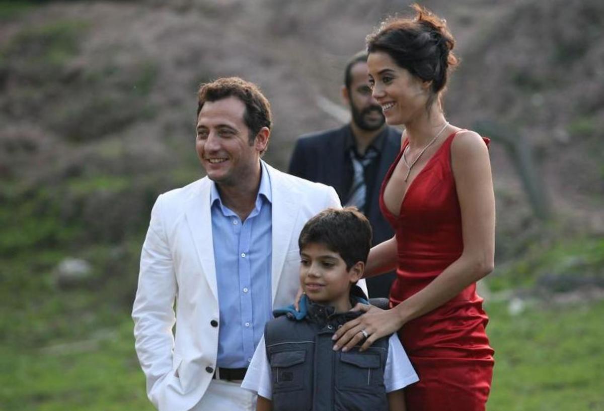 Ο Ραμίζ και ο Εζέλ αποφασίζουν να χρησιμοποιήσουν την Εσάν, για να φτάσουν στον Κενάν