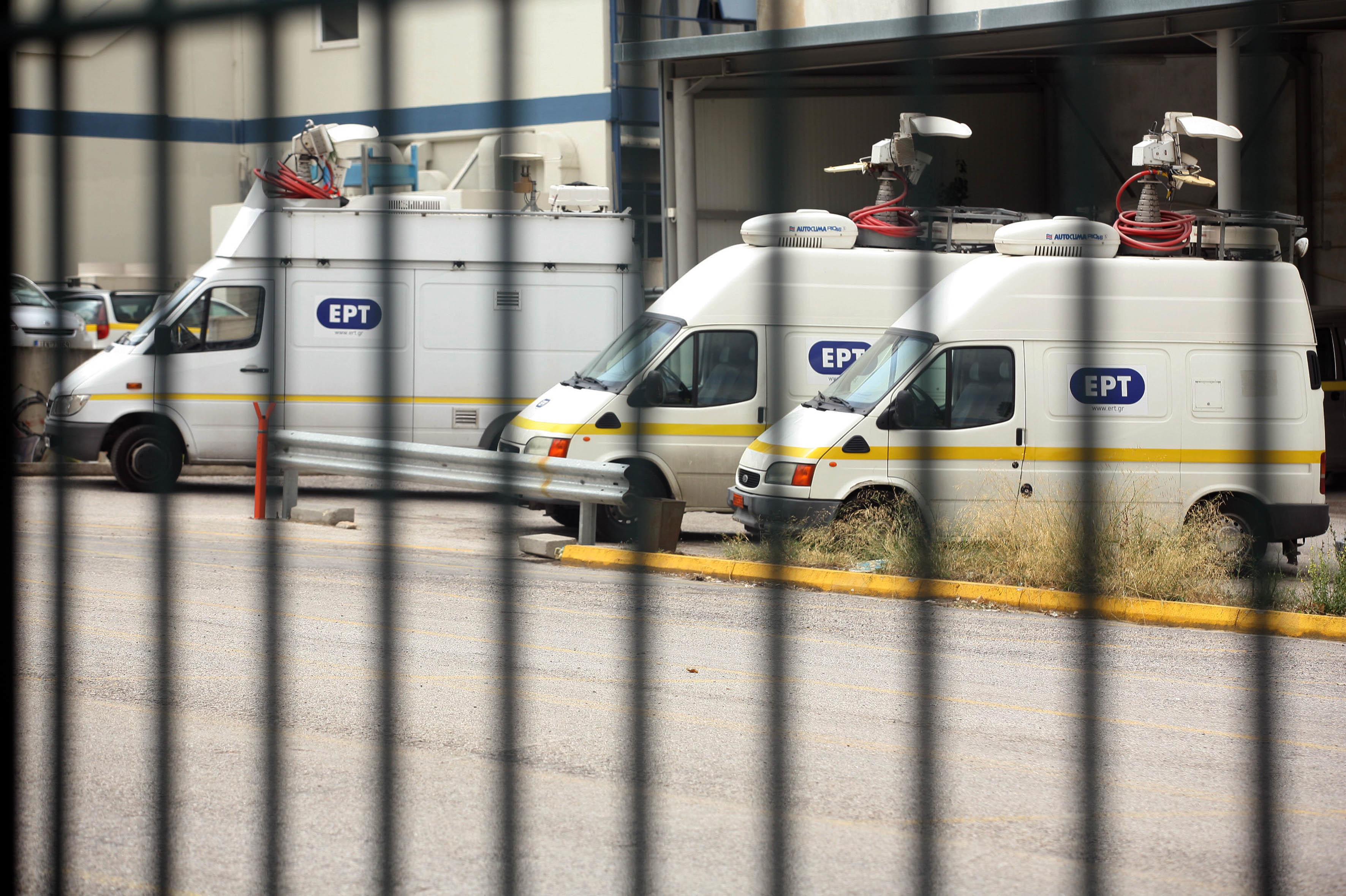 Οι συνδικαλιστές της ΕΡΤ προκαλούν πολιτικούς και… κονδυλοφόρους