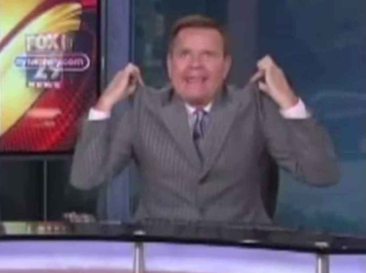 Παρουσιαστής κοροϊδεύει στον αέρα τις διάσημες καλεσμένες του. Ποιες είναι;