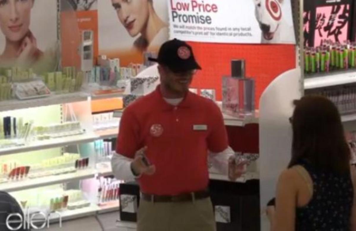 Ο Ντέιβιντ Μπέκαμ πωλητής σε κατάστημα!