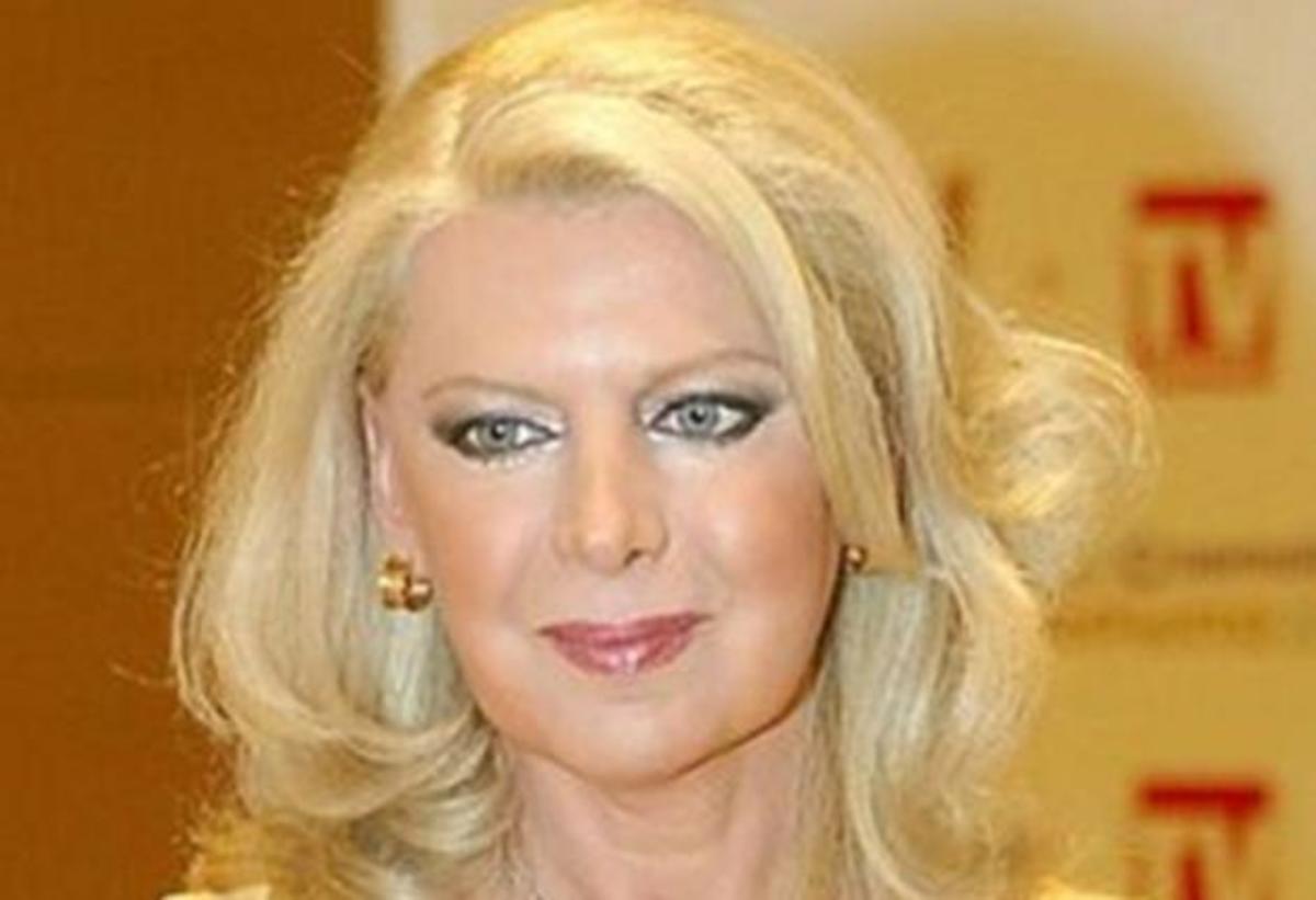 Τι ζητάει η Έλενα Ακρίτα στο facebook ;