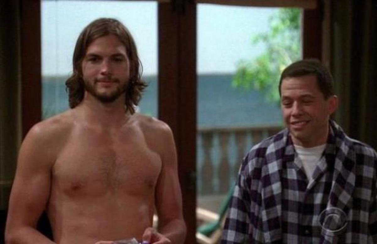 Η γυμνή εμφάνιση του Ashton Kutcher στο “Two And A Half Men”