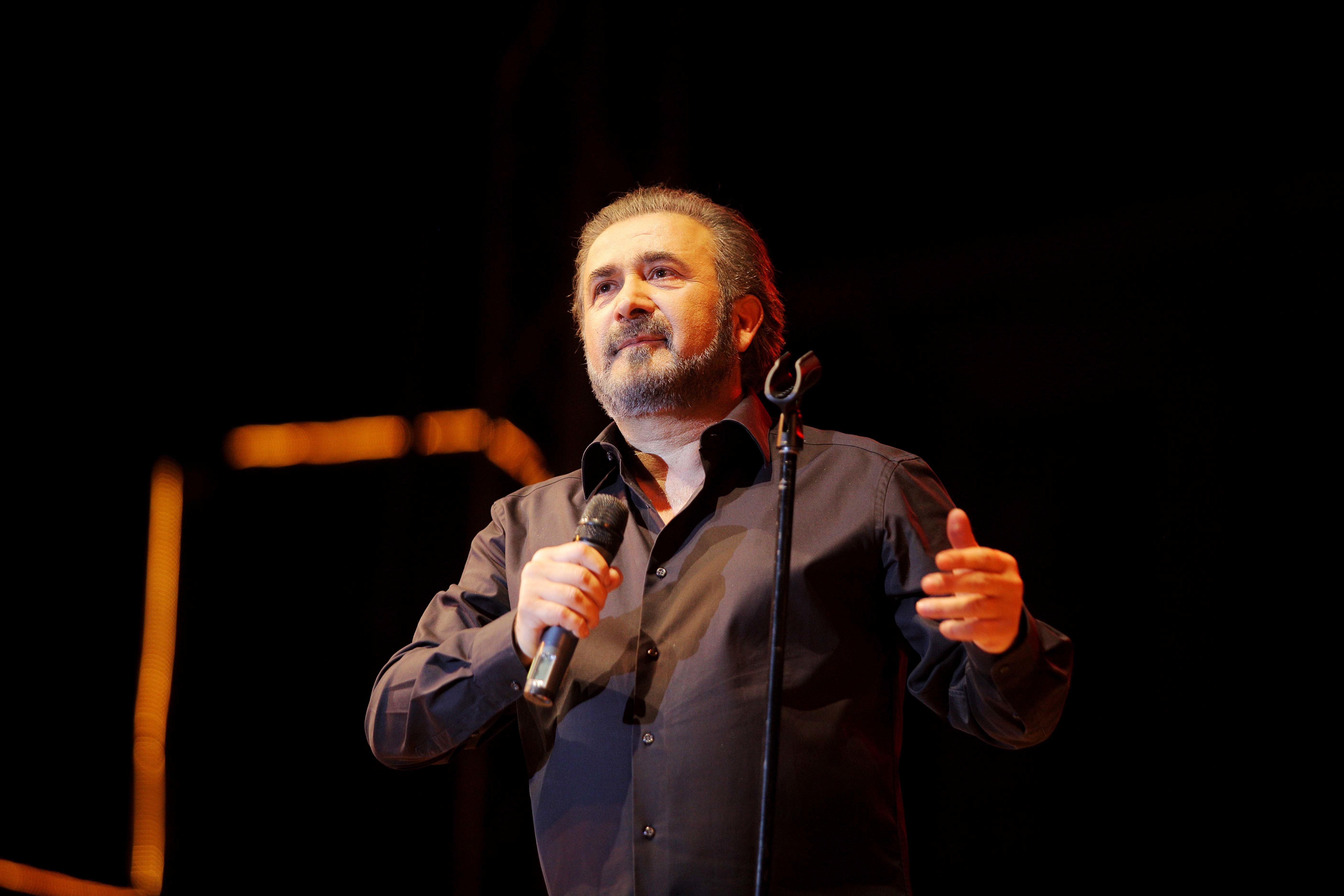 “Τσαντίρι” μέχρι το Μάιο του 2012 – Στο συρτάρι η δεύτερη πρόταση του Λαζόπουλου