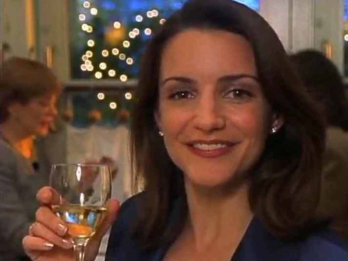 Η Charlotte του “Sex and the city” υιοθέτησε παιδί στην πραγματικότητα