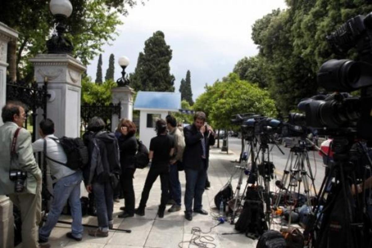 Βενιζέλος – Μόσιαλος θέλουν να κάνουν τους δημοσιογράφους δημοσίους υπαλλήλους