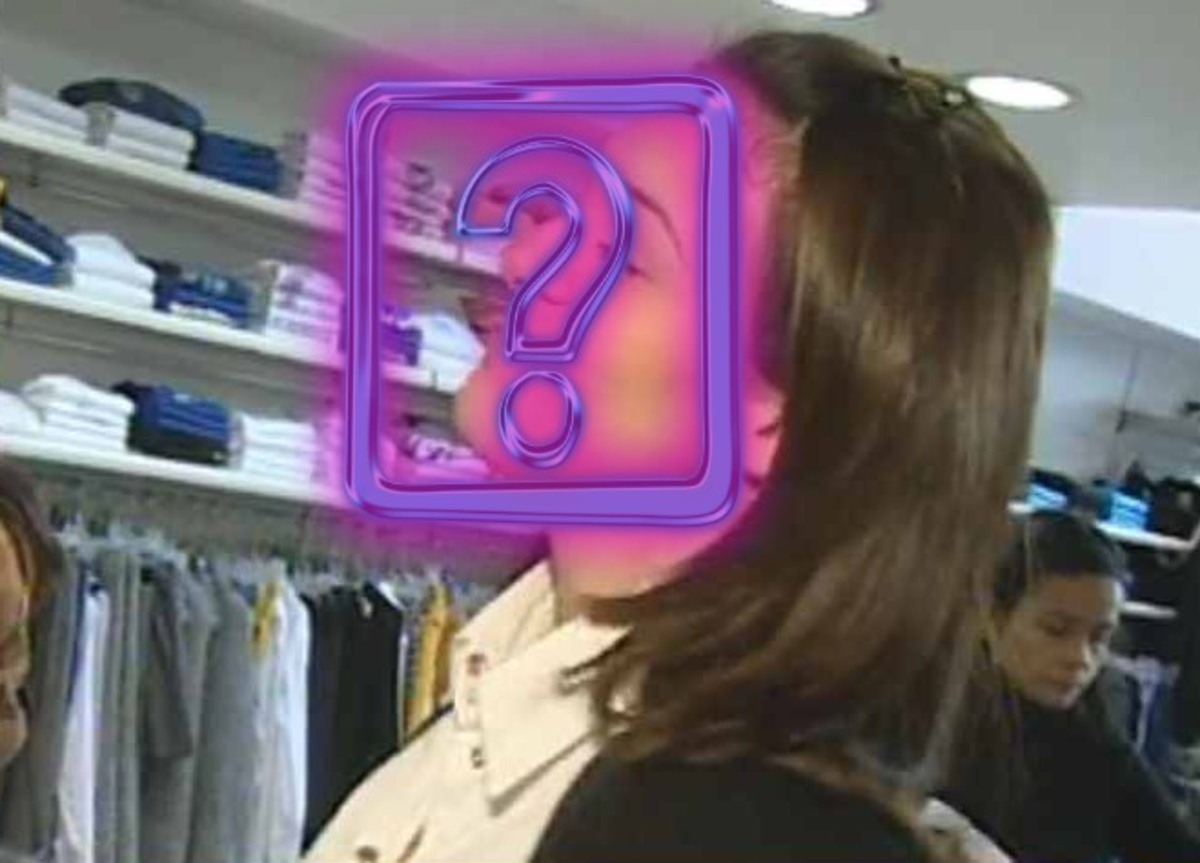 Ποια εντυπωσιακή ξανθιά παρουσιάστρια είναι η μελαχρινή της φωτογραφίας;