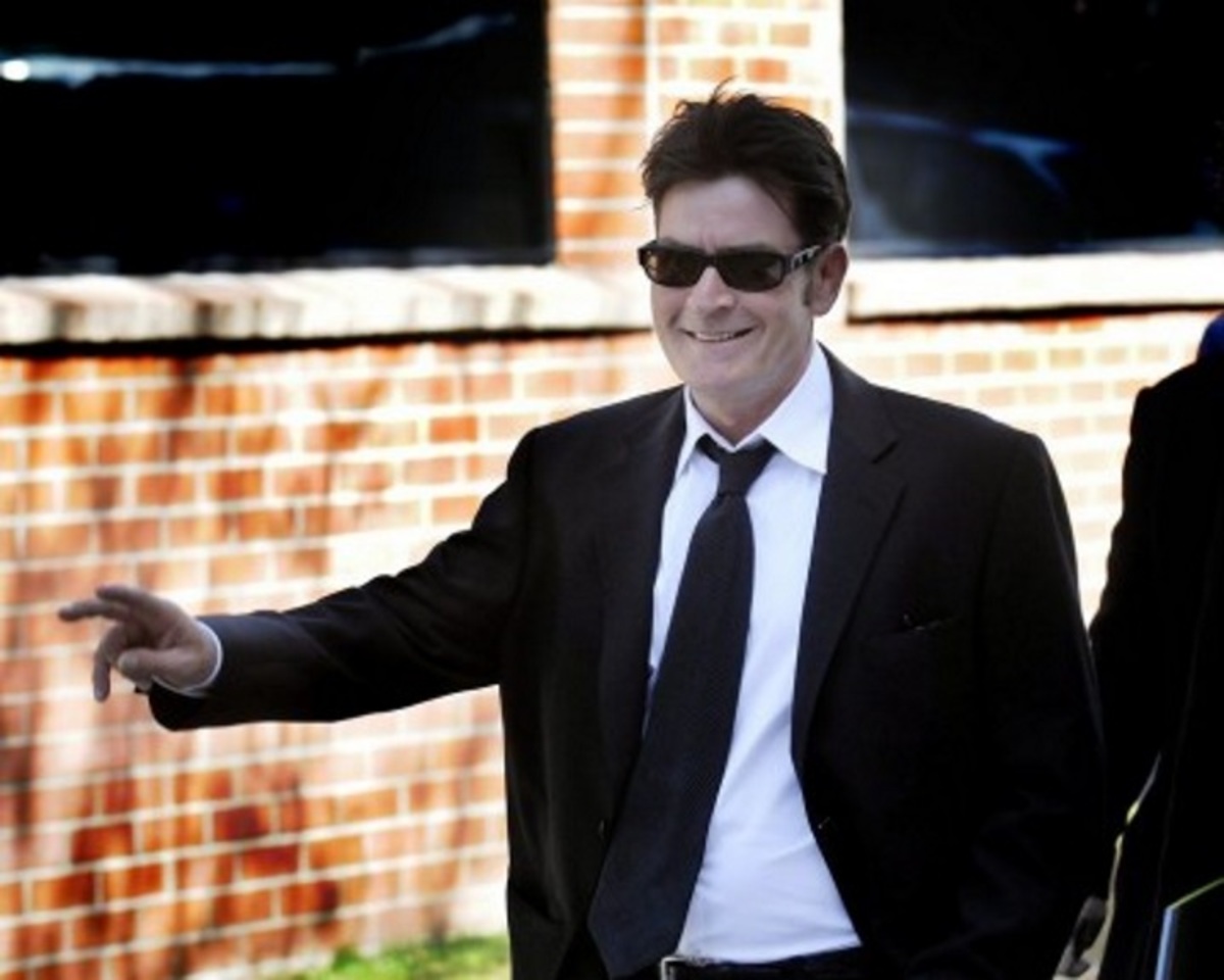 Charlie Sheen: Δεν έλεγα σε όλες τις γυναίκες ότι είμαι οροθετικός