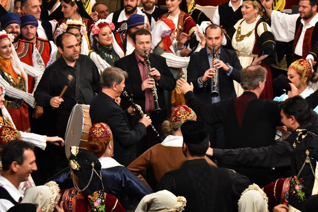 Στην υγειά μας ρε παιδιά