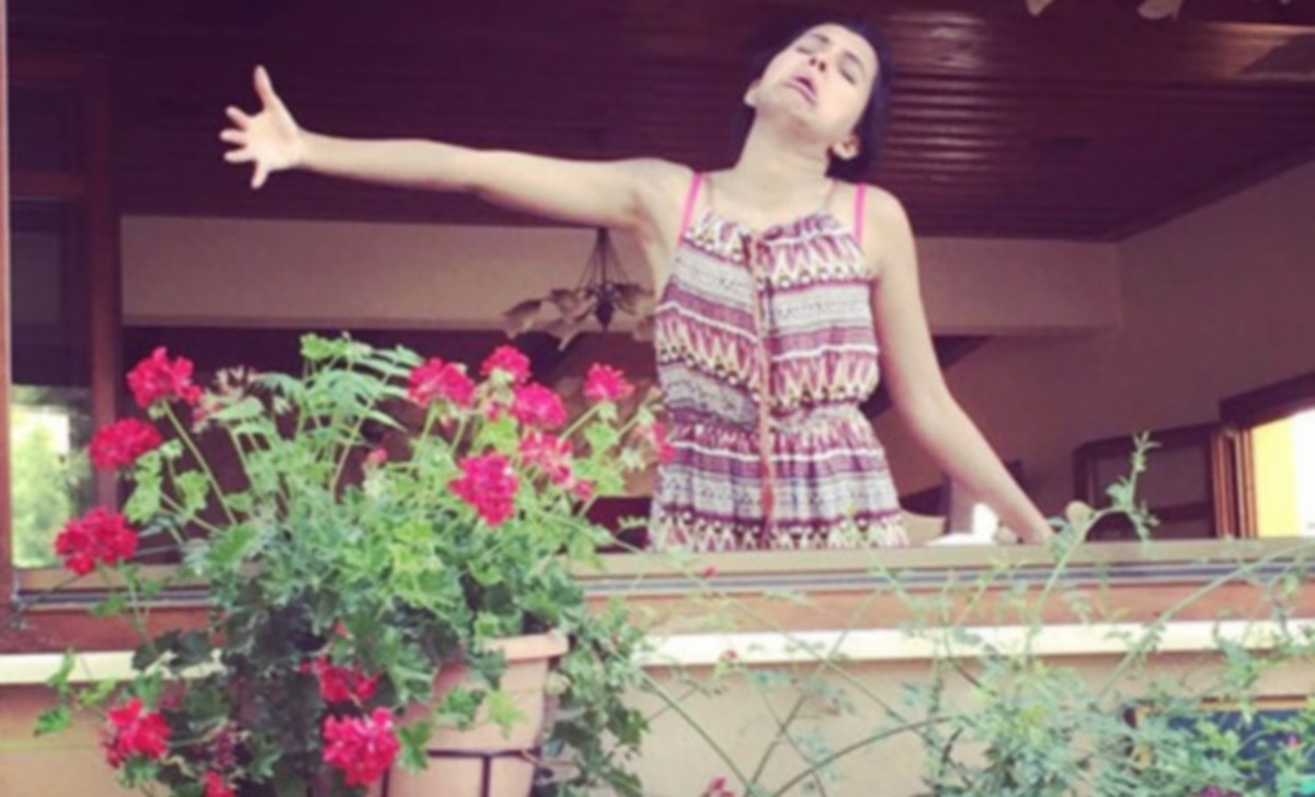 Η άδεια αγκαλιά της νύφης στο ταξίδι μέλιτος στην Ελλάδα κάνει τον γύρο του κόσμου! ΦΩΤΟ