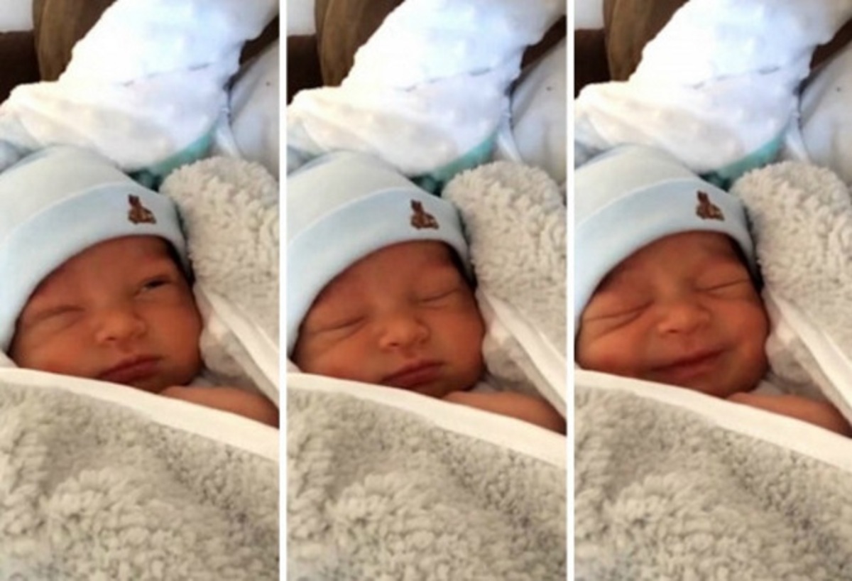 Λιώστε! Μωράκι έξι ημερών προσποιείται ότι κοιμάται