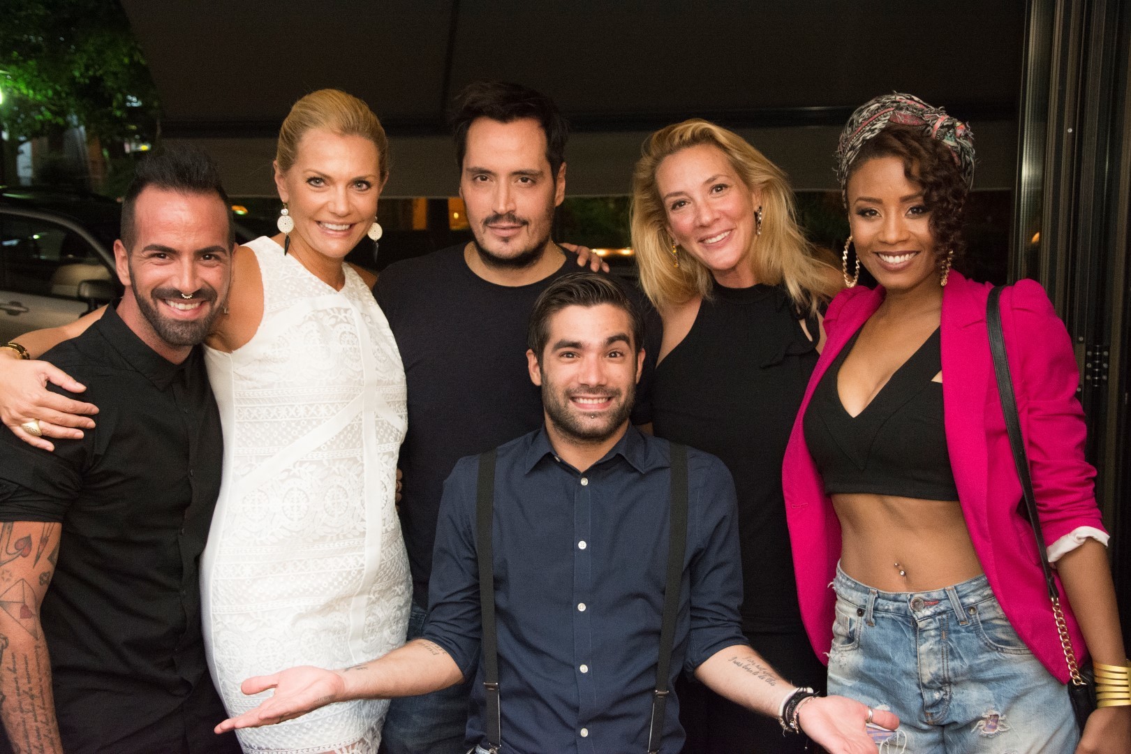 Αγαπημένοι ηθοποιοί, τραγουδιστές, δημοσιογράφοι και… ο Άρης Σπηλιωτόπουλος