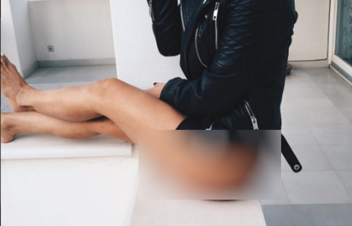 “Γκρέμισε” το Instagram γνωστή Ελληνίδα! Βγήκε να καπνίσει στο μπαλκόνι μόνο με το μπουφάν της!