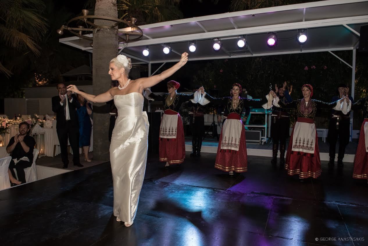 Η ανιψιά του Βουλγαράκη ντύθηκε νύφη – Ο χορός και οι επώνυμοι καλεσμένοι του χλιδάτου γάμου [pics]