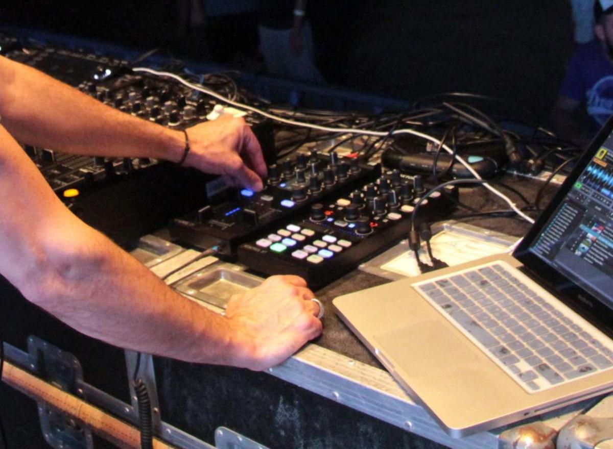 Σκοτώθηκε σε τροχαίο γνωστός Έλληνας DJ