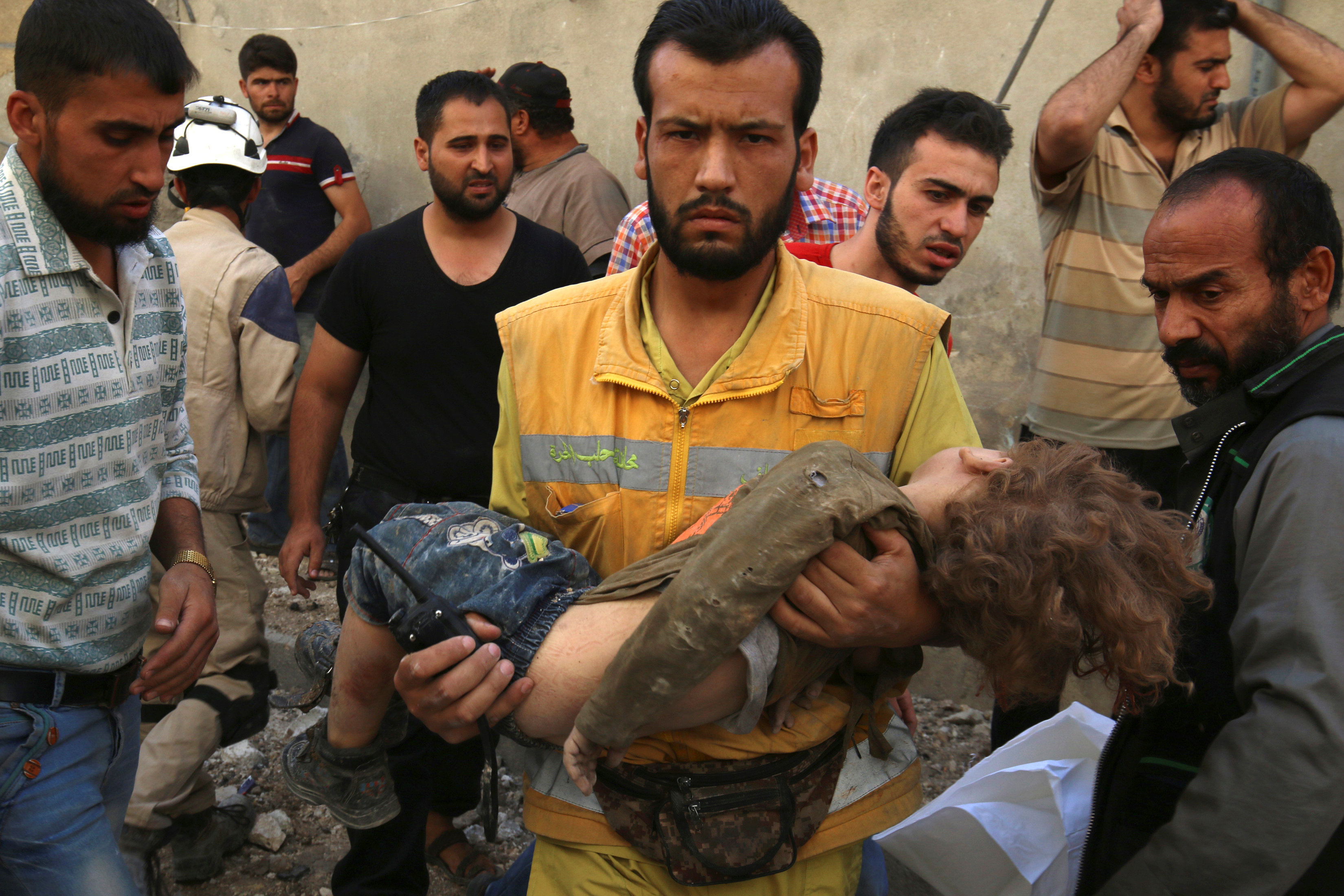 ATTENTION EDITORS - VISUAL COVERAGE OF SCENES OF INJURY OR DEATHA medic holds a dead child after airstrikes in the rebel held Karam Houmid neighbourhood in Aleppo, Syria October 4, 2016. REUTERS