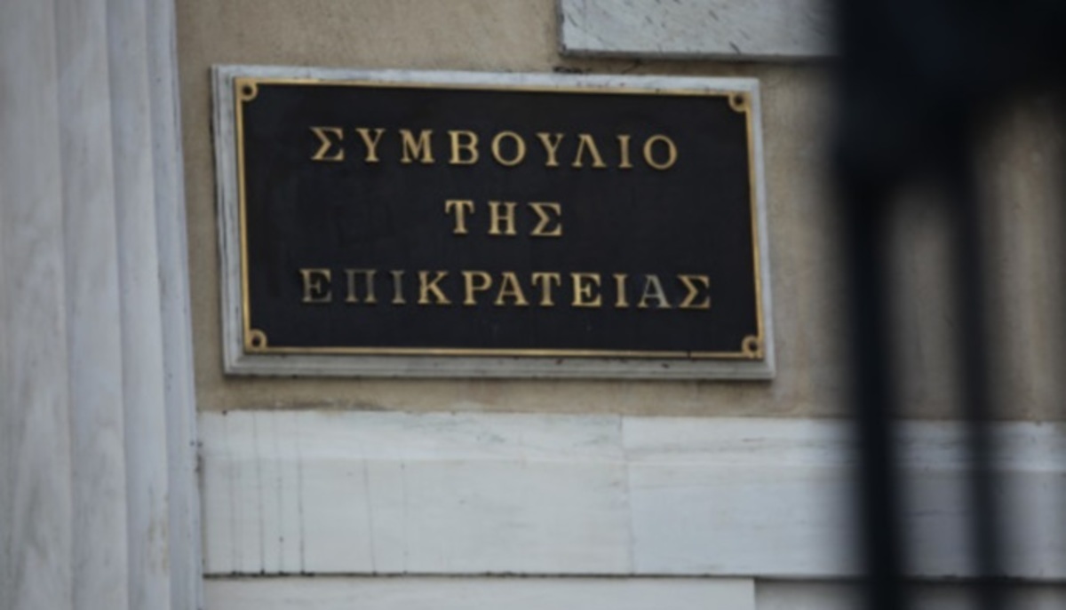 Τηλεοπτικές άδειες: Στον “αέρα” το ΣτΕ αφού αναπληρωματικό μέλος έχει σπάσει το πόδι του!