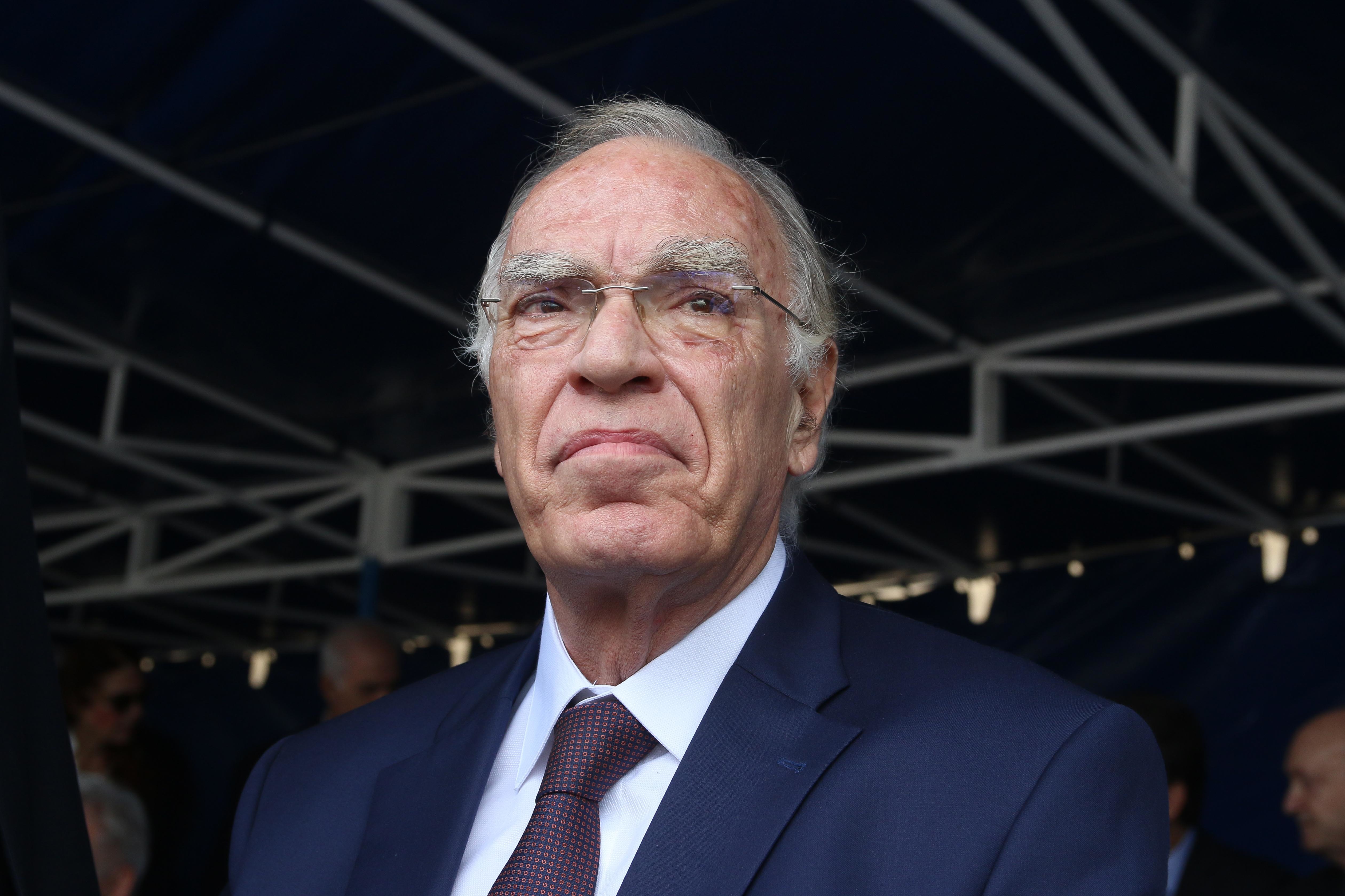 Τα δάκρυα του Βασίλη Λεβέντη και το τραγούδι του Παναγιώτη Ψωμιάδη σε ταβέρνα!