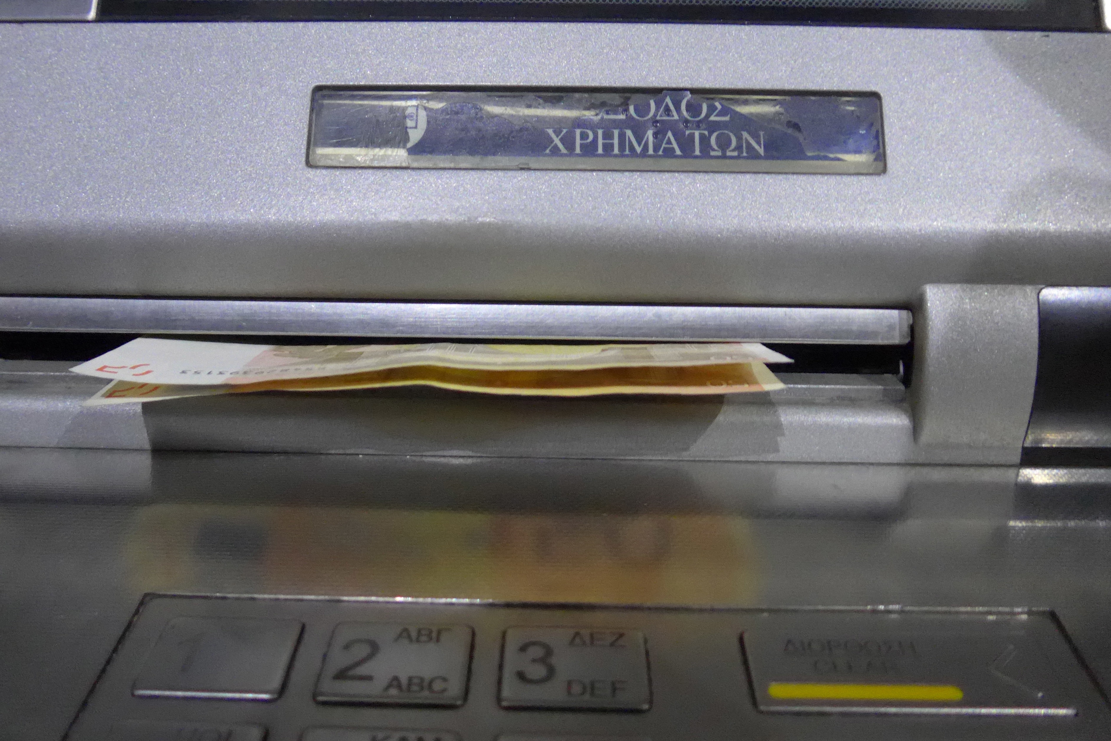 Capital controls: Μεγάλη αύξηση ορίου αναλήψεων! Τι αλλάζει