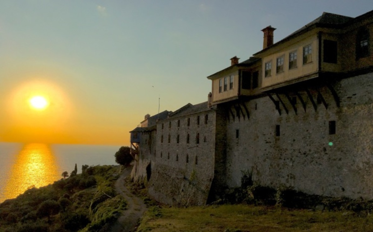 Φωτεινά Μονοπάτια: «Άγιον Όρος, κιβωτός της Ορθοδοξίας»