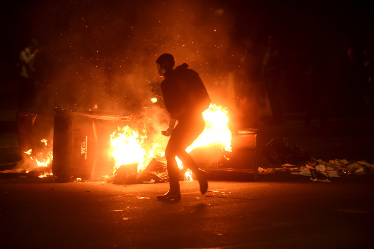 Αμερικανικές εκλογές: Οι ΗΠΑ στις φλόγες – Επεισόδια! Δεν θέλουν τον Τράμπ