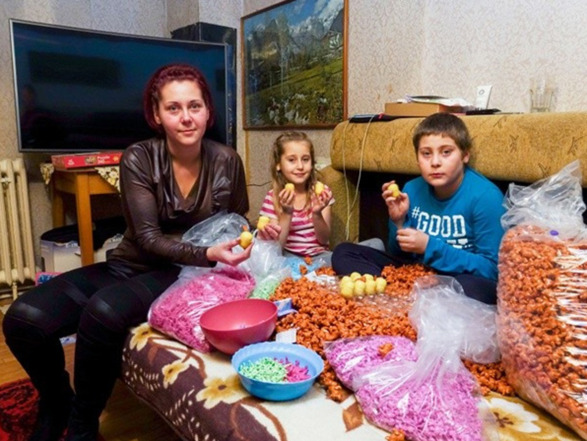 Sun – Αποκάλυψη σοκ: Παιδιά σκλάβοι φτιάχνουν τα αυγά Kinder;