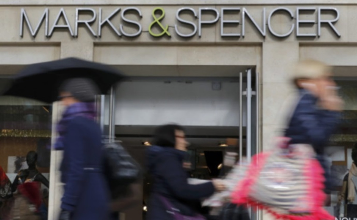 “Βόμβα” στην αγορά! Λουκέτο σε δεκάδες καταστήματα Marks & Spencer