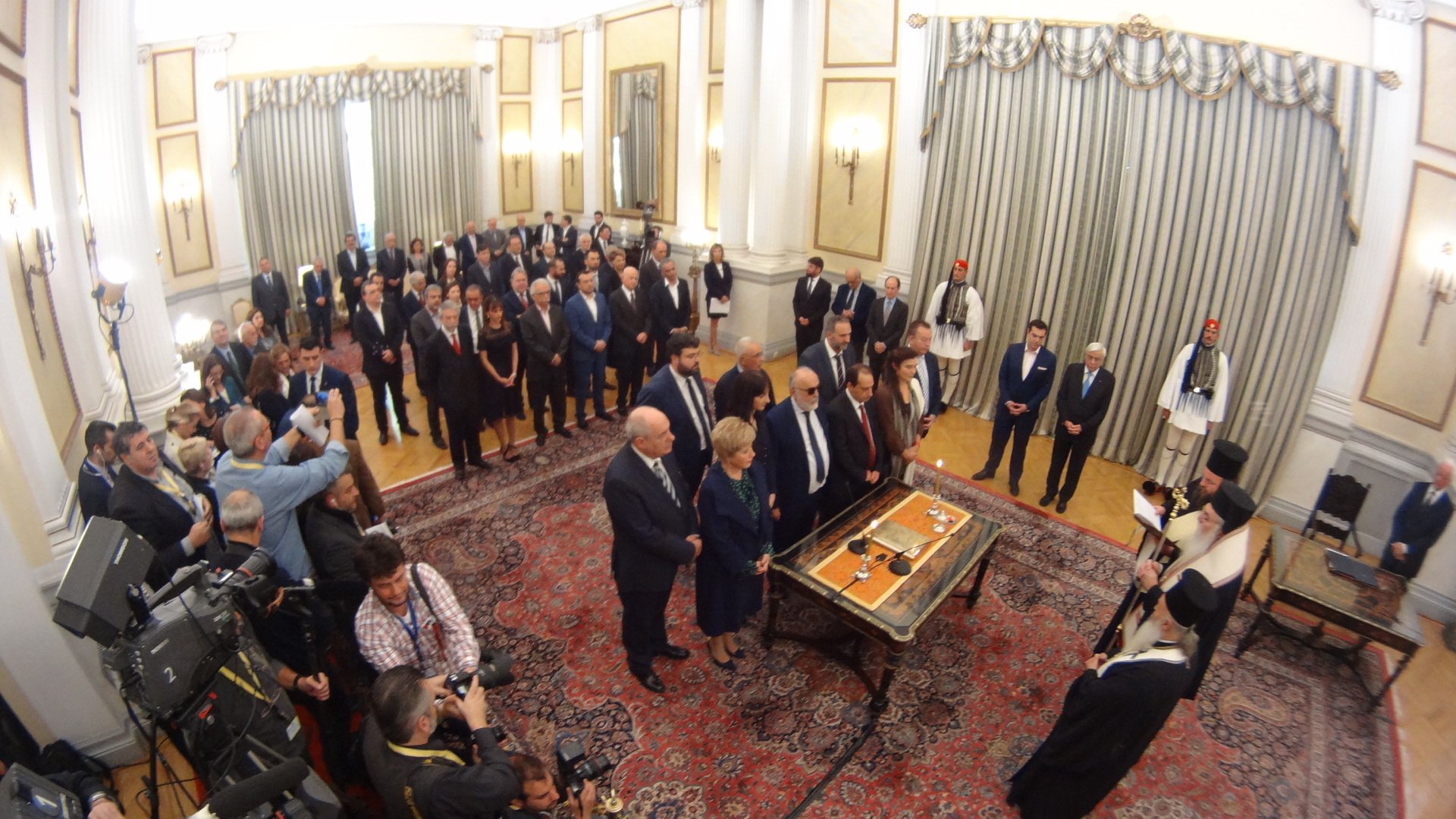 Νέα κυβέρνηση – Ορκίστηκαν! Το μαύρα ρούχα της Γεροβασίλη – Τα αστεία του Καμμένου και ο σοβαρός Τσίπρας