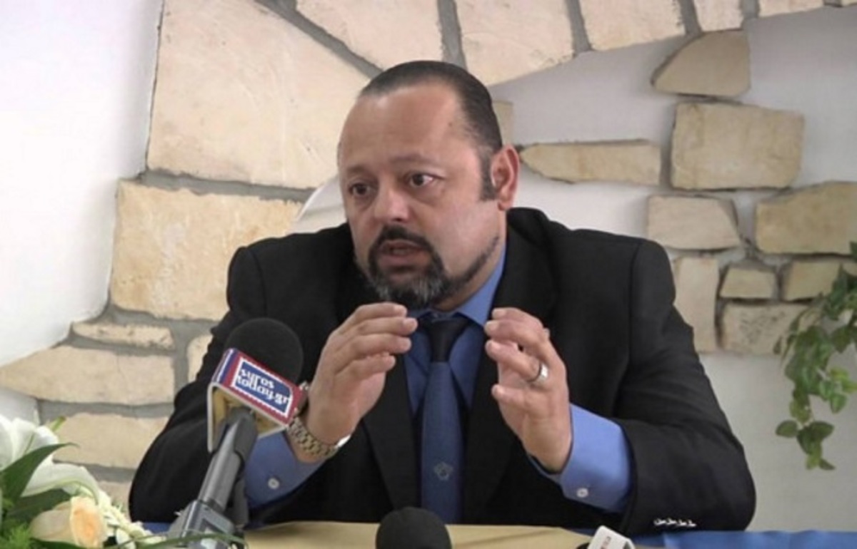 Επιτέθηκαν στον Αρτέμη Σώρρα σε πατσατζίδικο! [pics]