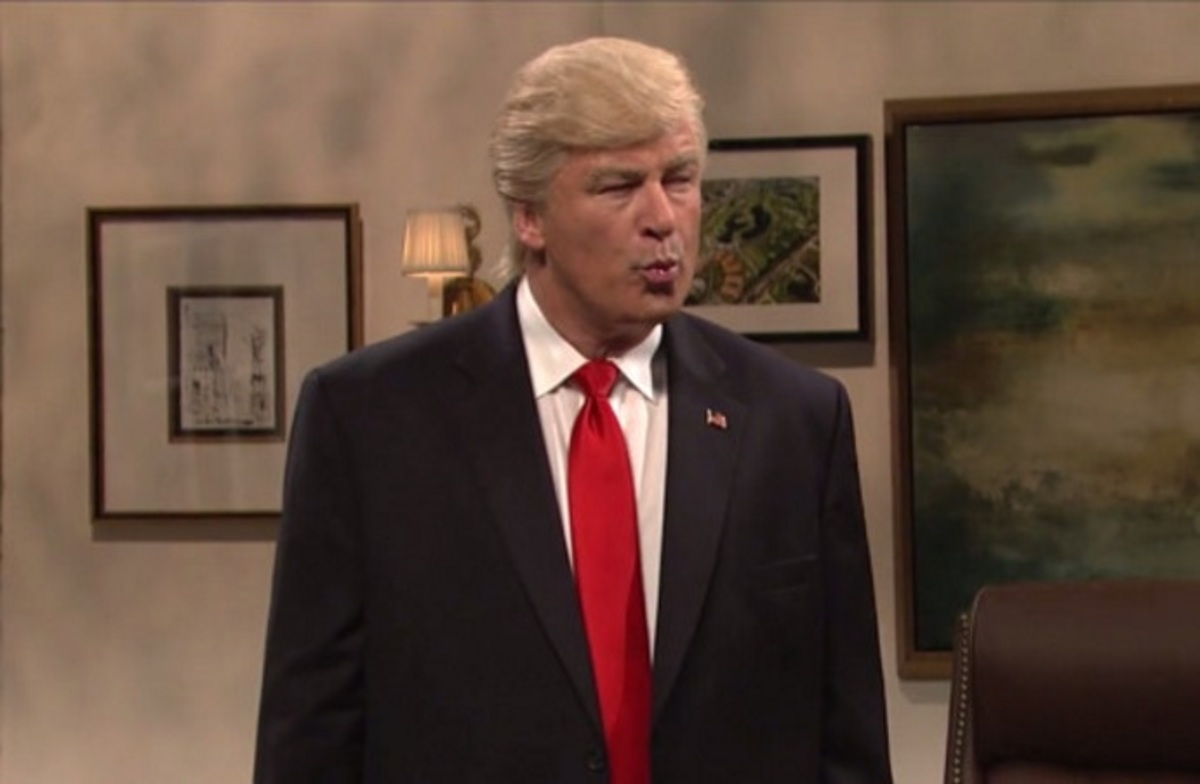Έξαλλος ο Τραμπ με τη μίμηση του Alec Baldwin! [vid]