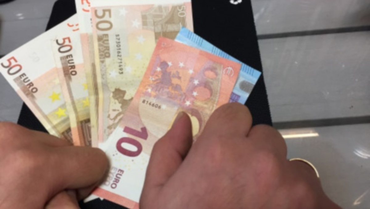 Ποιοι συνταξιούχοι παίρνουν βοήθημα – Πόσα είναι τα χρήματα