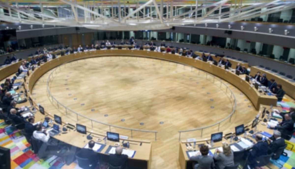 Μείωση συντάξεων, περικοπή αφορολόγητου… και στο βάθος εκλογές