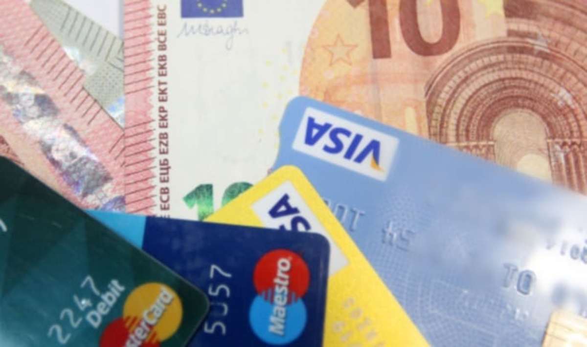 Αποδείξεις – Αφορολόγητο: Τι να πληρώσετε με πλαστικό χρήμα για φοροαπαλλαγές έως 2.100€ – Ποιοι εξαιρούνται