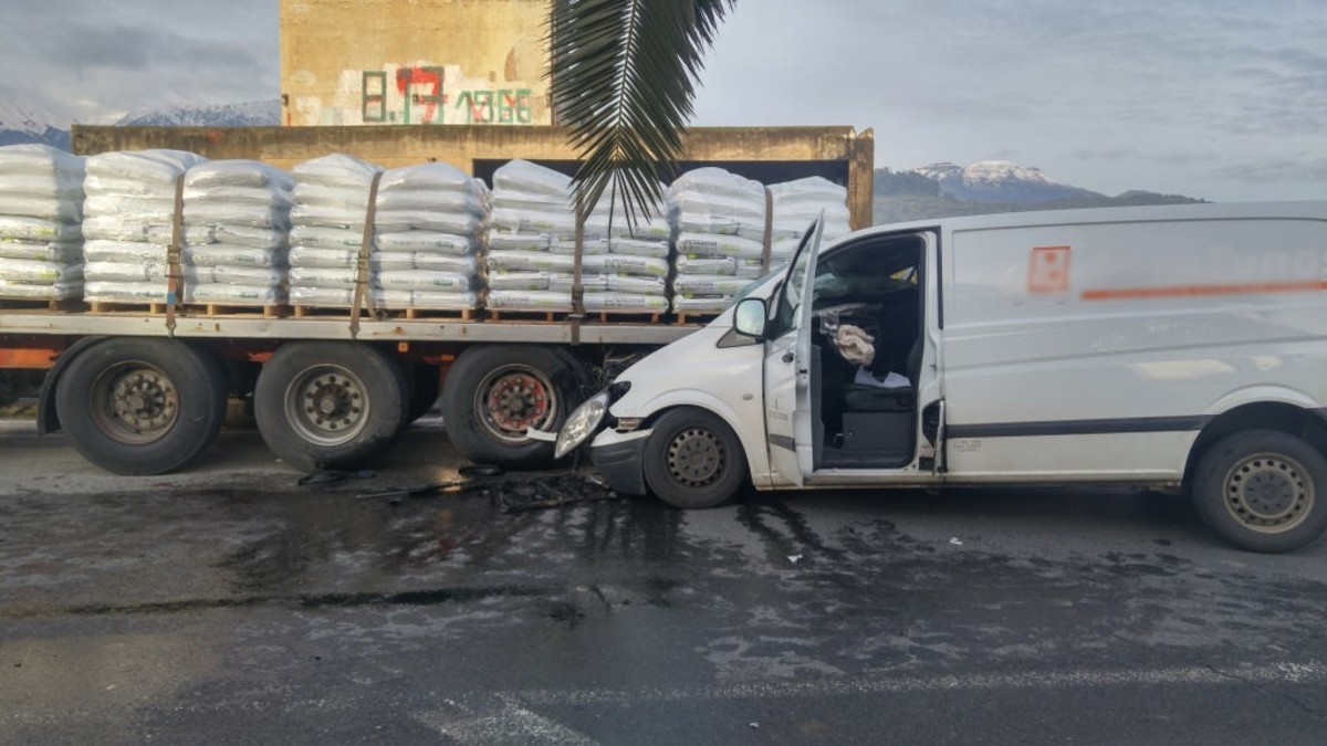 Η νταλίκα έκοψε ταχύτητα ξαφνικά και δείτε τι έγινε στη γέφυρα του Ευρώτα [pics]