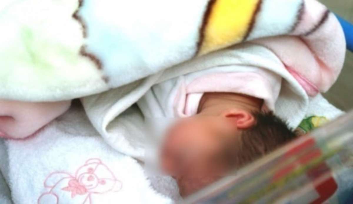 Νεκρό βρέφος από χτύπημα τηλεόρασης – Επεισόδια στο νοσοκομείο και επέμβαση της αστυνομίας!