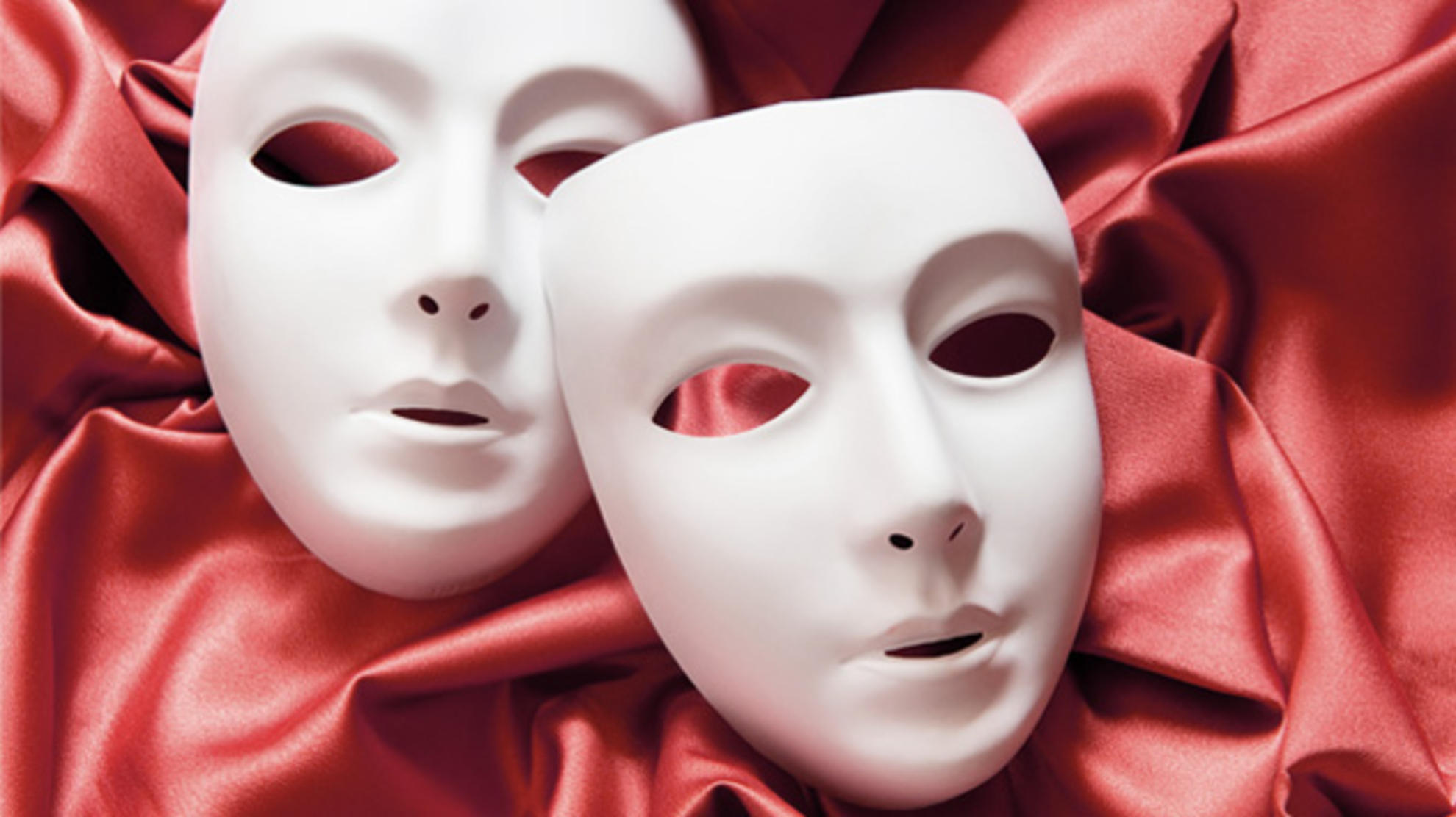 Белая театральная маска. Театральные маски. Маски артистов. Современные маски.